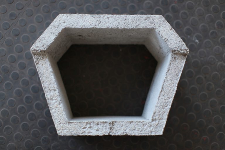 Retaining Blocks (2)