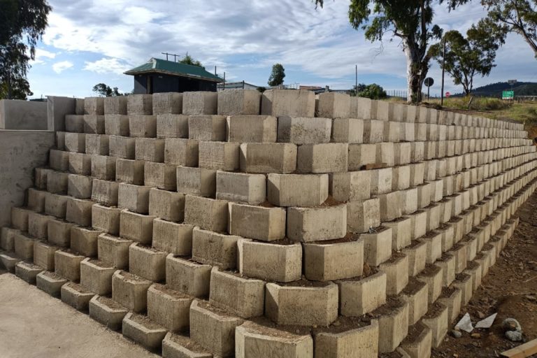 Retaining Blocks (5)